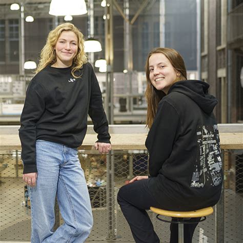 tu delft hoodie.